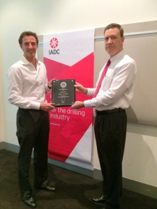IADC's Mike DuBose presents Julian Soles of Transocean the 2013 Offshore Award. 